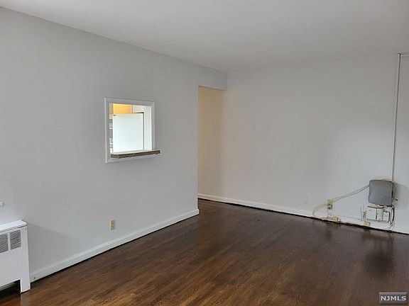 4th image of 2337 Hudson Ter APT E13