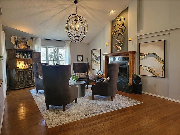 5th image of 10 Dunedin Cir