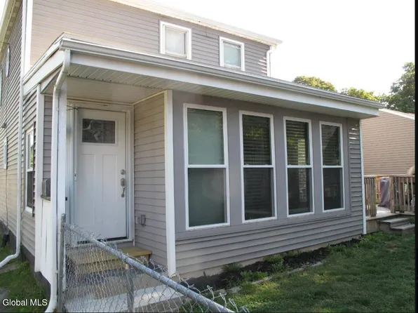 8 Plum Street, Rensselaer, NY 12144