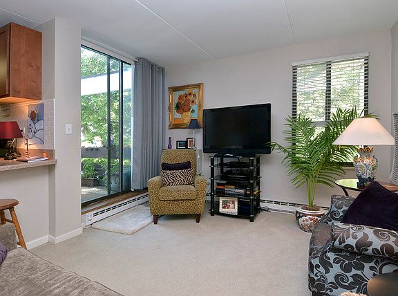 4th image of 322 W Miner St APT 3B