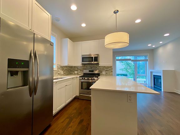4th image of 3508 N Sacramento Ave APT 2S