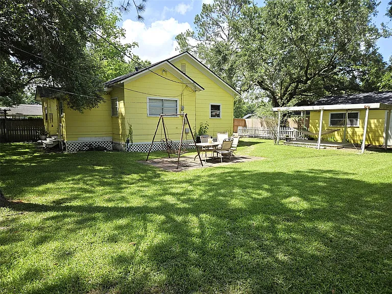 109 Sunnyview Ave — Photo 2