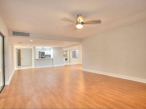 3rd image of 1660 Twelve Oaks Way APT 203