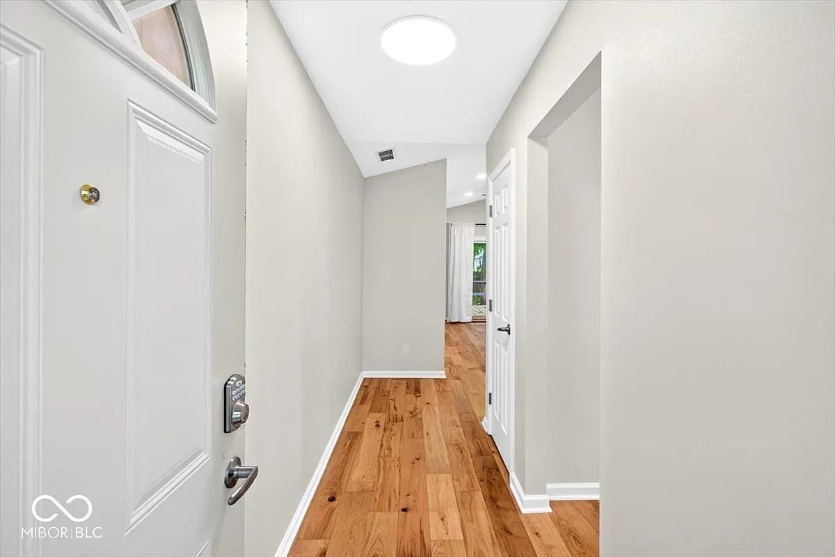 3 bed, 2.0 bath, 1343 sqft, $2,495 — Photo 3