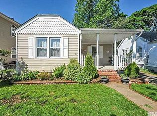 312 Maplegrove Ave, Uniondale, NY 11553
