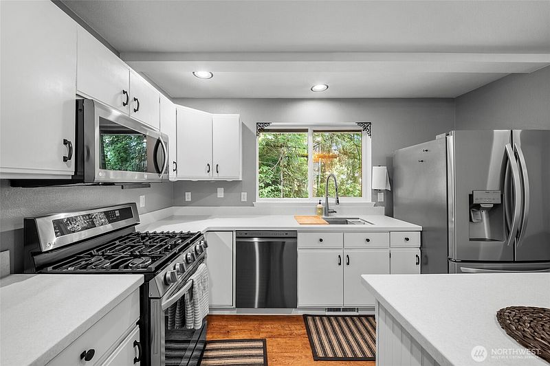 4th image of 5304 Box Elder Court SW