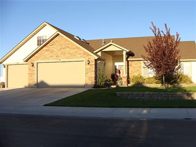 2nd image of 676 Sunbeam Dr