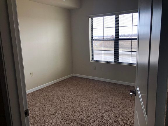 5th image of 1911 Cobblestone Ln #203