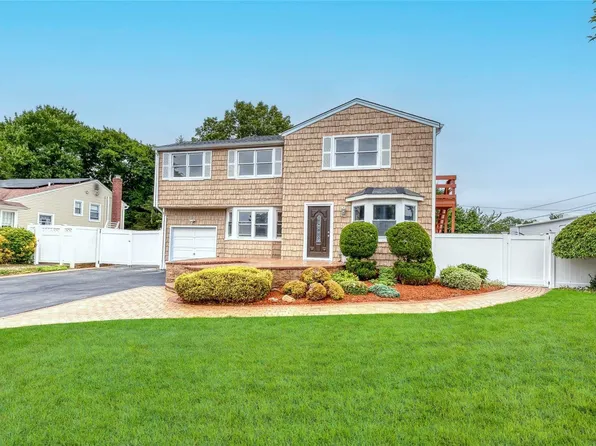 6 Thistle Lane, Kings Park, NY 11754