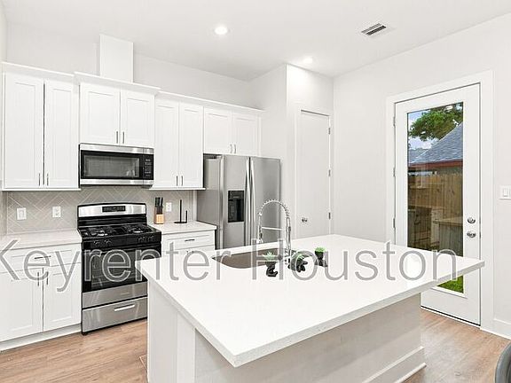 5th image of 835 Dorchester St #D