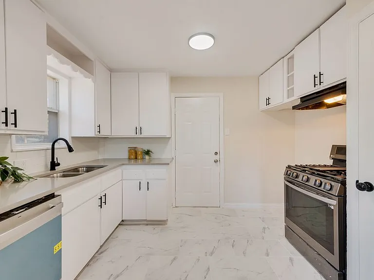 1802 Gus Thomasson Rd — Photo 1
