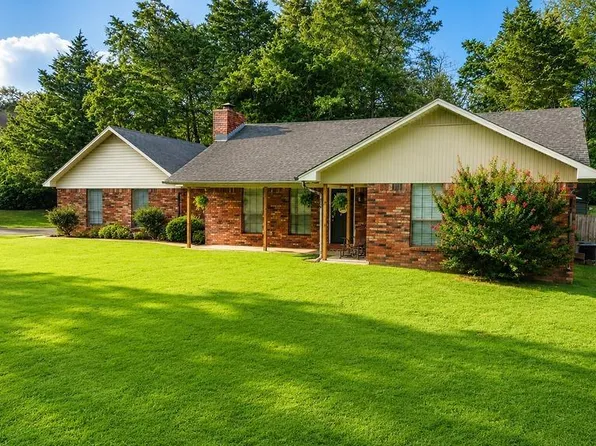 4 Kensington Dr, Conway, AR 72034