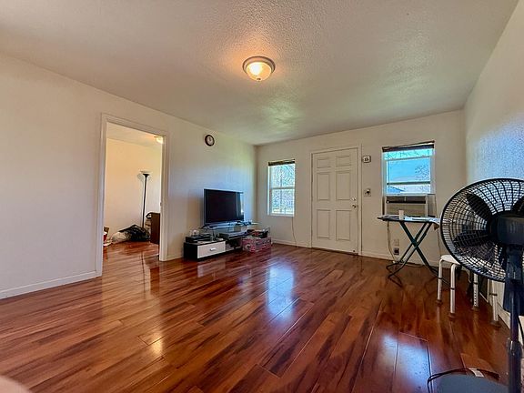 3rd image of 1004 Melbourne Ave