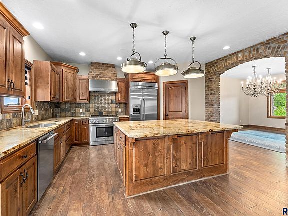 3rd image of 27171 Fairway Pl