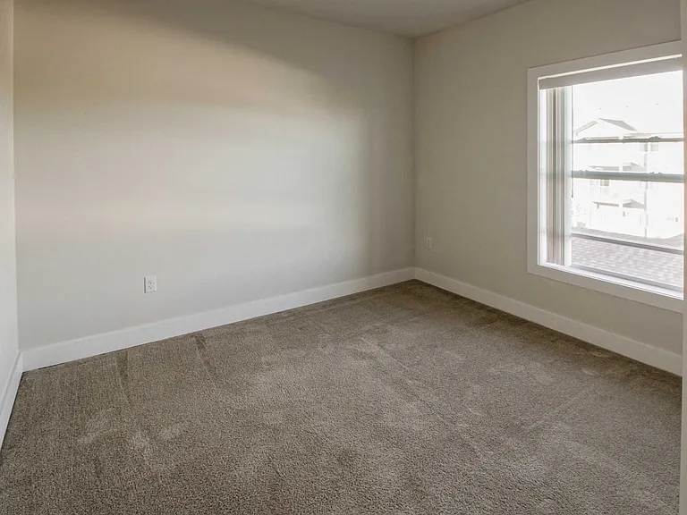 Auburn Ridge Apartments — Photo 16