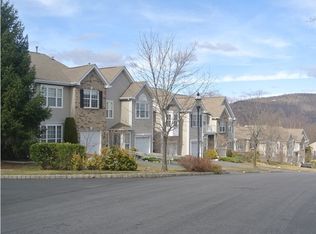 385 Green Mountain Rd, Mahwah, NJ 07430