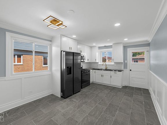 4th image of 4329 W 81st St