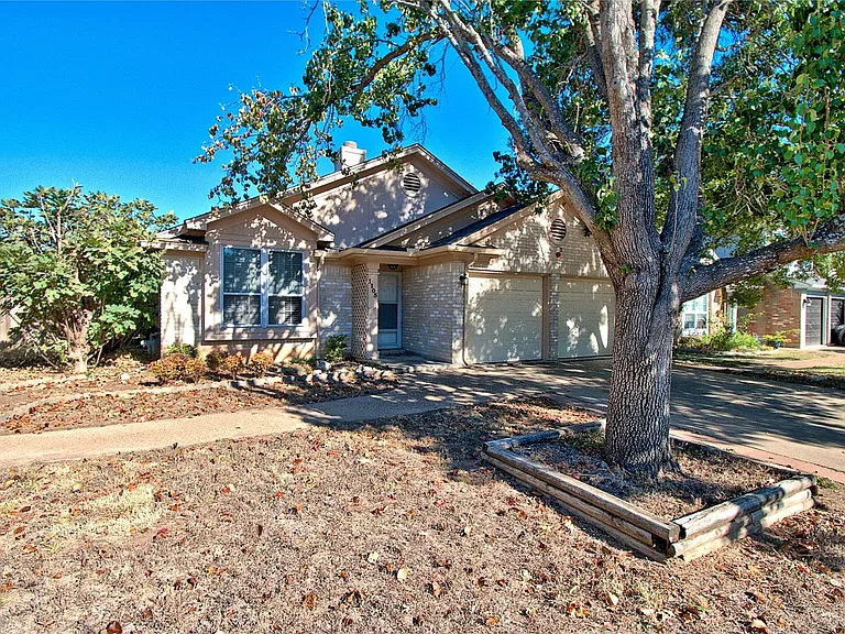 1105 Forest Oaks Path — Photo 1