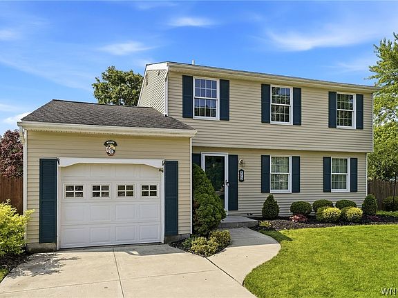 3rd image of 173 Roycroft Dr