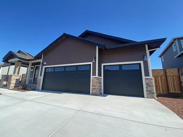 687 Jean Marie Dr — Photo 1