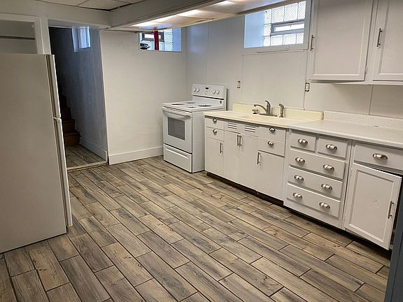 2nd image of 520 Pearl St Unit B