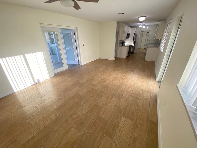 7781 Sheridan St — Photo 5
