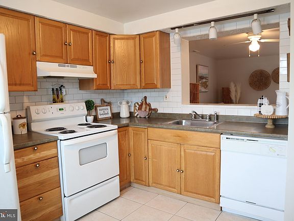 4th image of 39 Victoria Manor Ct