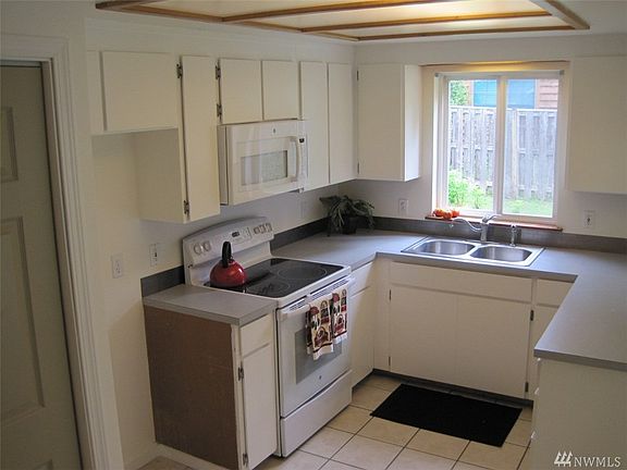 5th image of 330 Montezuma Dr