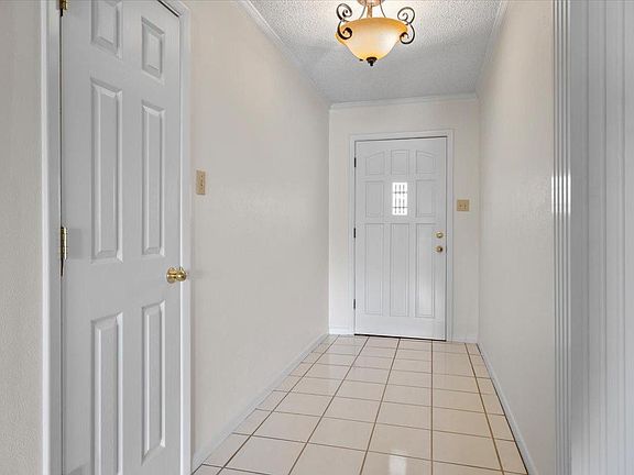 4th image of 207 Redwood Ln