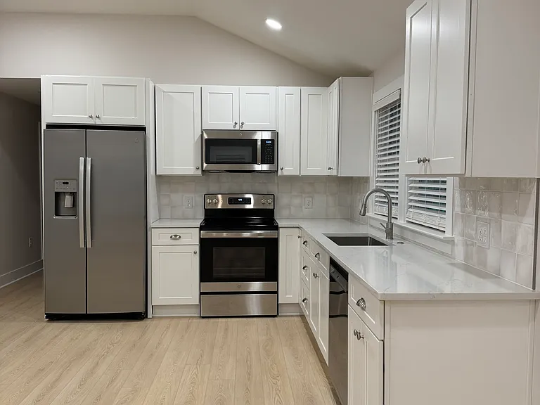 1206 Ackers St SW — Photo 3
