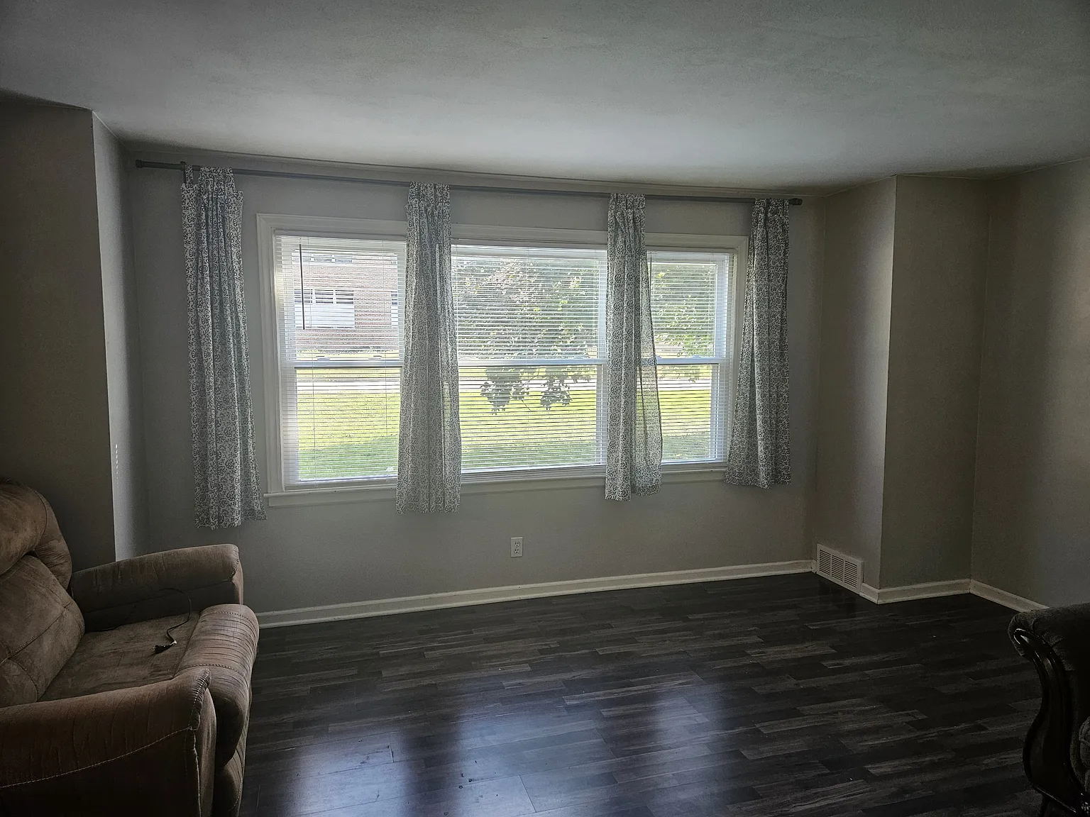 3 bed, 1229 sqft, $2,350 — Photo 3