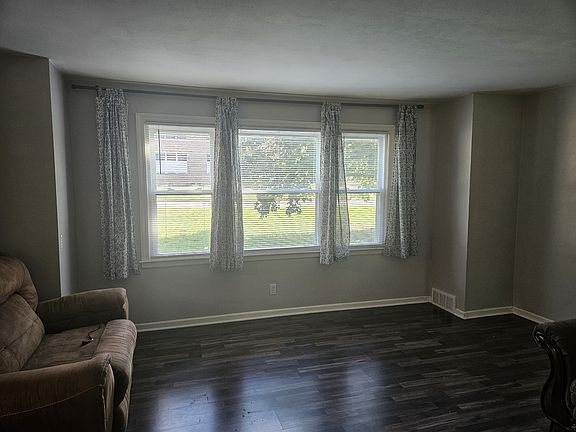 3rd image of 5704 Flint St