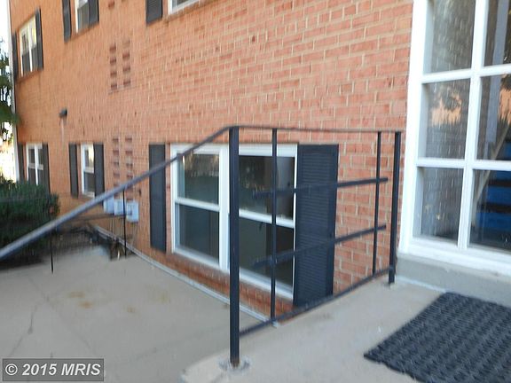 Unit 1 at 120-5 many Newly Installed Windows