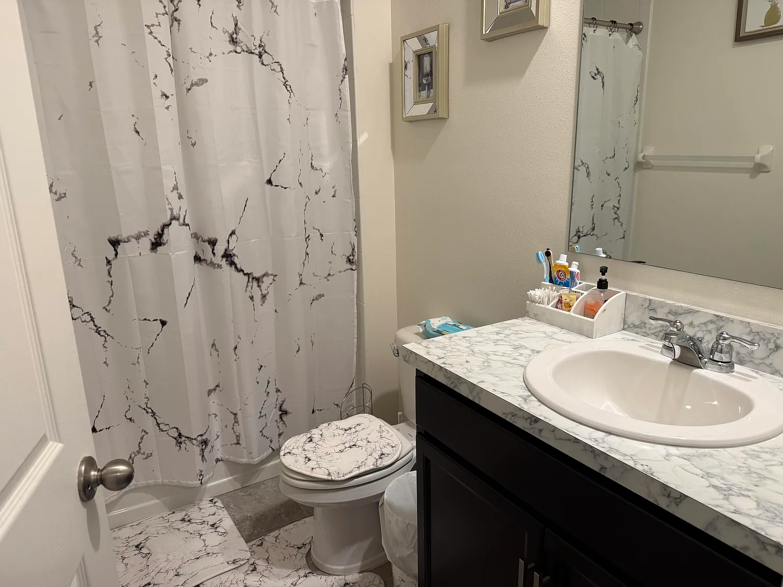 4 bed, 2.0 bath, 1828 sqft, $2,575 — Photo 3