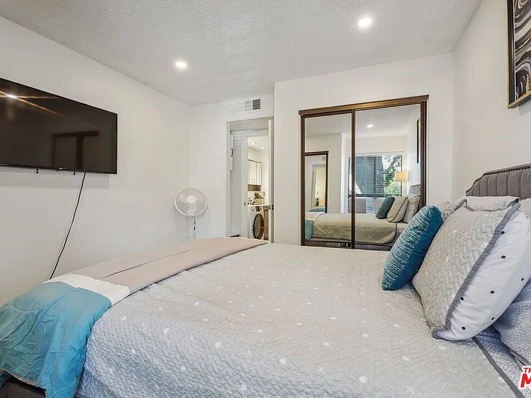 22100 Burbank Blvd #260G — Photo 17