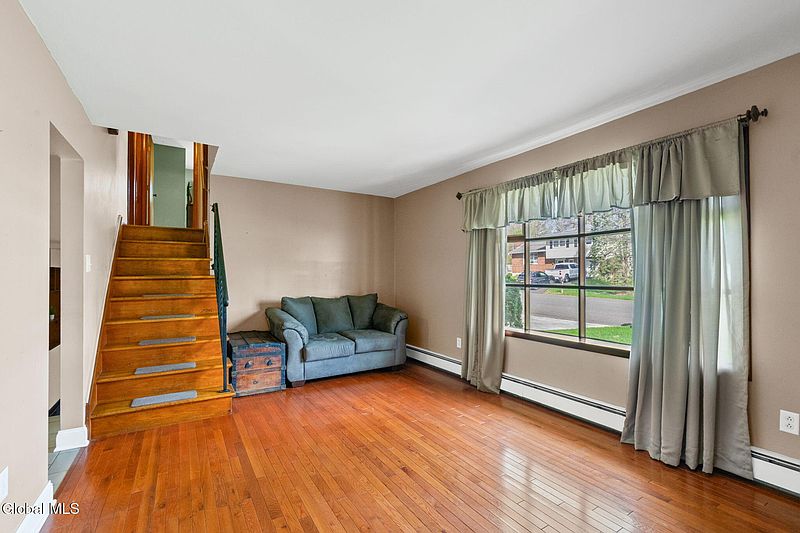 5th image of 6 St Thomas Lane