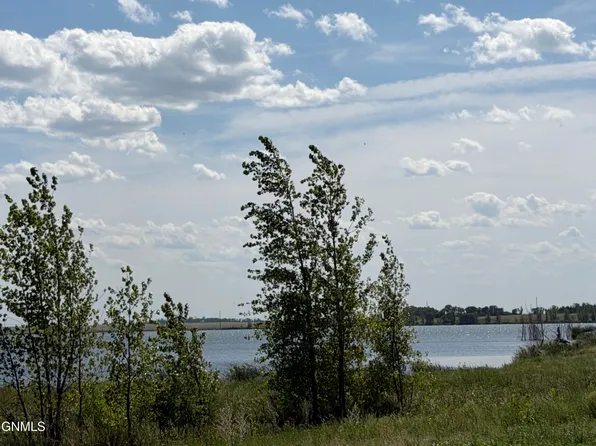100 Round Lake Rd, Pettibone, ND 58475