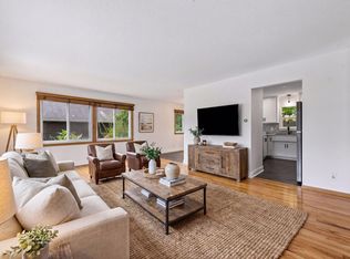 1370 Valley View Rd, Chaska, MN 55318