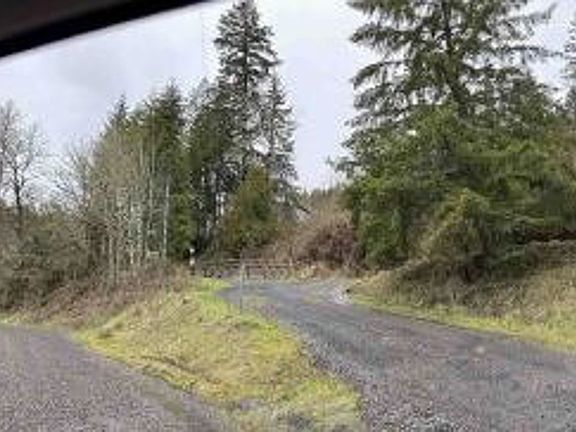 Exterior Neighborhood (street photo)