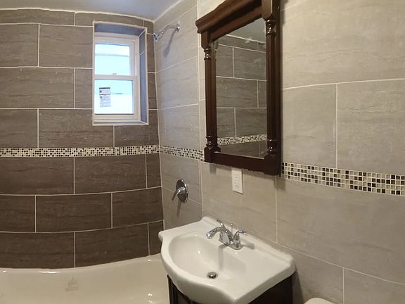 3rd image of 2879 Roberts Ave #1