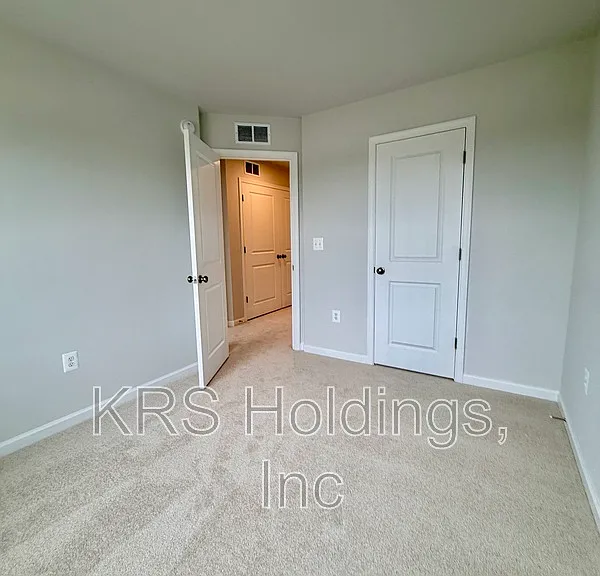 315 Old Field Dr — Photo 16