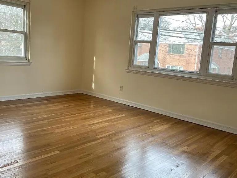 138 Midland Pl — Photo 4
