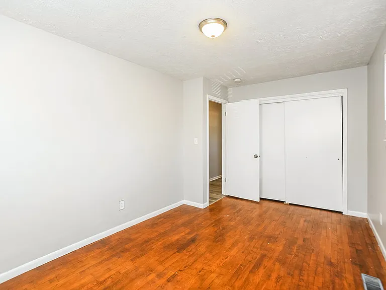 4623 N Richardt Ave — Photo 13