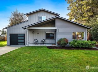 9021 Meridian Pl N, Seattle, WA 98103