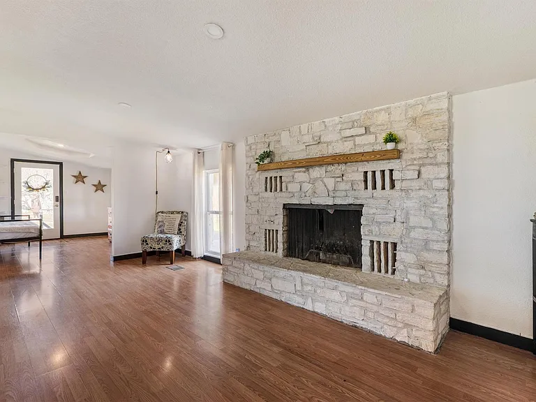 110 Lakewood Dr — Photo 7