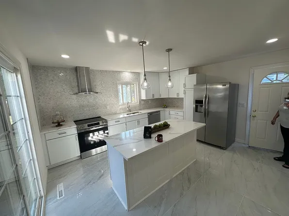 2683 Longmeadow Dr, Trenton, MI 48183