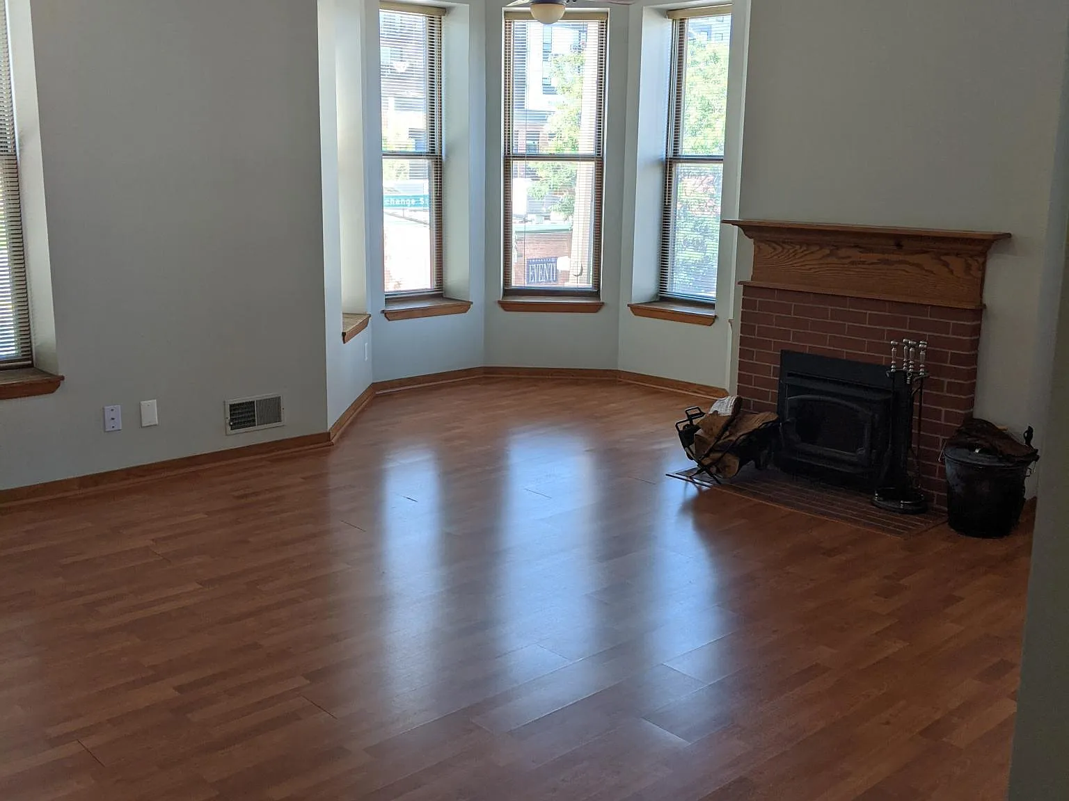 2 bed, 1.5 bath, 900 sqft, $1,750 — Photo 3
