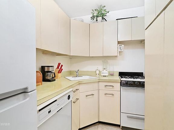 3rd image of 1071 3rd Ave #3H