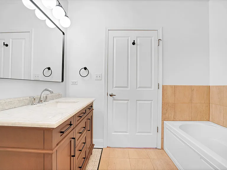 828 W Grace St #1503 — Photo 12