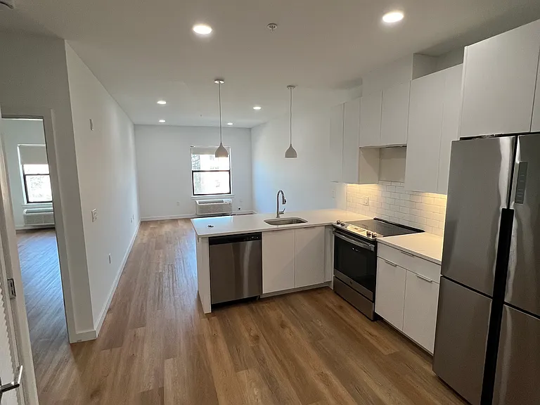 207 Freeway Dr E #3 — Photo 4